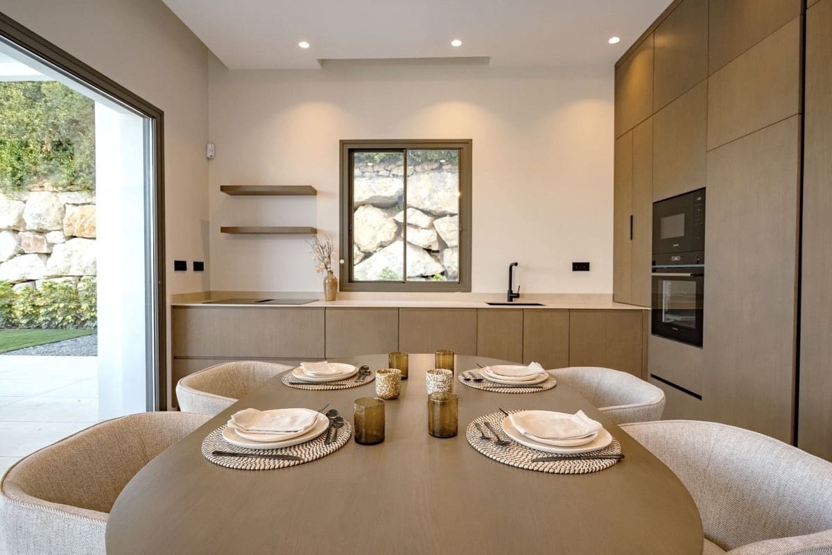 4 slaapkamer Villa te koop in Estepona met zwembad garage - € 1.695.000 (Ref: 9628085)