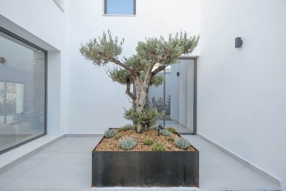 4 slaapkamer Villa te koop in Estepona met zwembad garage - € 1.695.000 (Ref: 9628085)