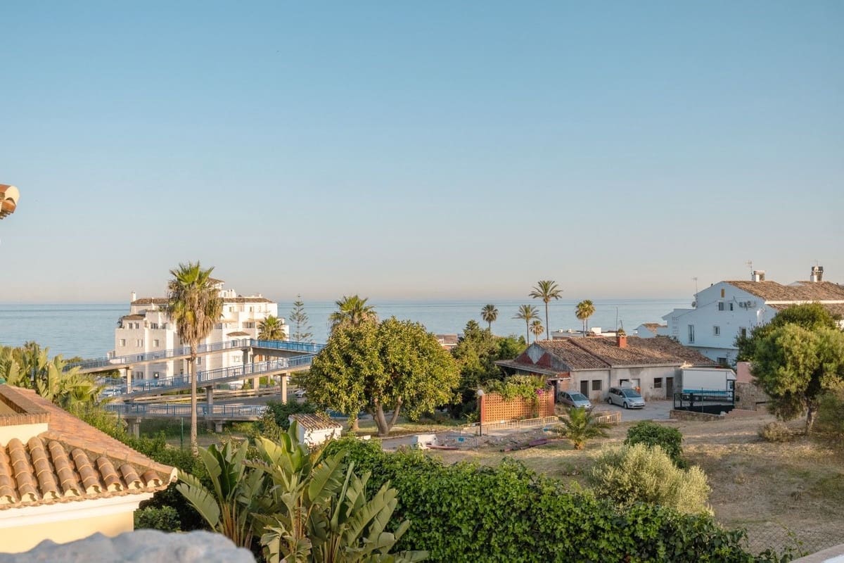 4 slaapkamer Villa te koop in Estepona met zwembad garage - € 1.695.000 (Ref: 9628085)