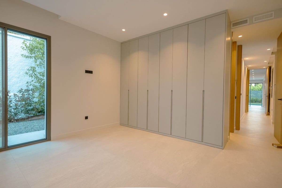 4 slaapkamer Villa te koop in Estepona met zwembad garage - € 1.695.000 (Ref: 9628085)