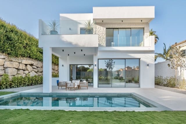 4 soverom Villa til salgs i Estepona med svømmebasseng garasje - € 1 695 000 (Ref: 9628085)