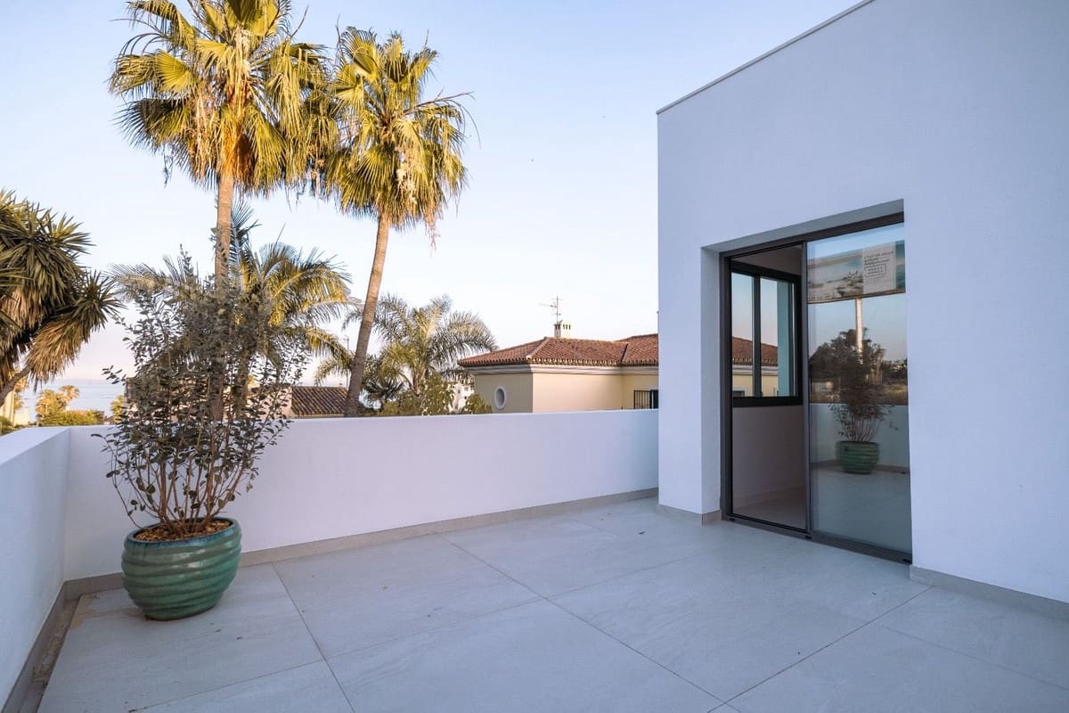 4 slaapkamer Villa te koop in Estepona met zwembad garage - € 1.695.000 (Ref: 9628085)