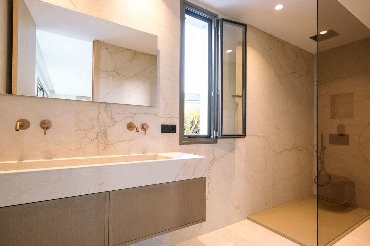 4 slaapkamer Villa te koop in Estepona met zwembad garage - € 1.695.000 (Ref: 9628085)