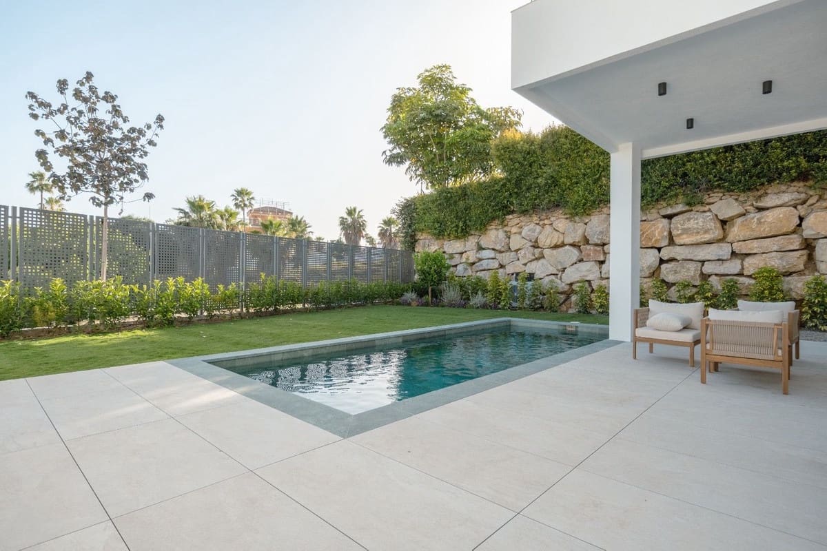 4 slaapkamer Villa te koop in Estepona met zwembad garage - € 1.695.000 (Ref: 9628085)