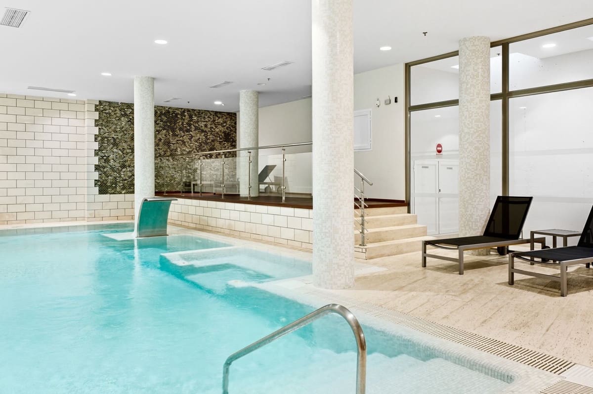 2 sovrum Hus till salu i Marbella med pool garage - 1 417 500 € (Ref: 9628086)