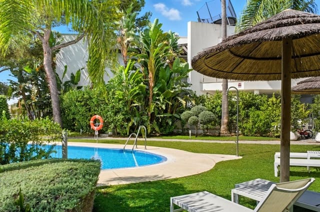 2 soveværelse Byhus til salg i Marbella med swimmingpool garage - € 1.417.500 (Ref: 9628086)