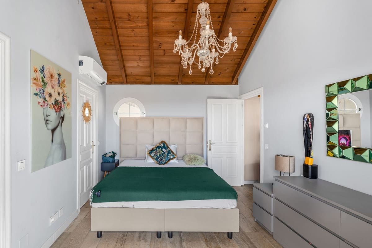 3 slaapkamer Huis te koop in Golden Mile met zwembad garage - € 1.250.000 (Ref: 9628087)