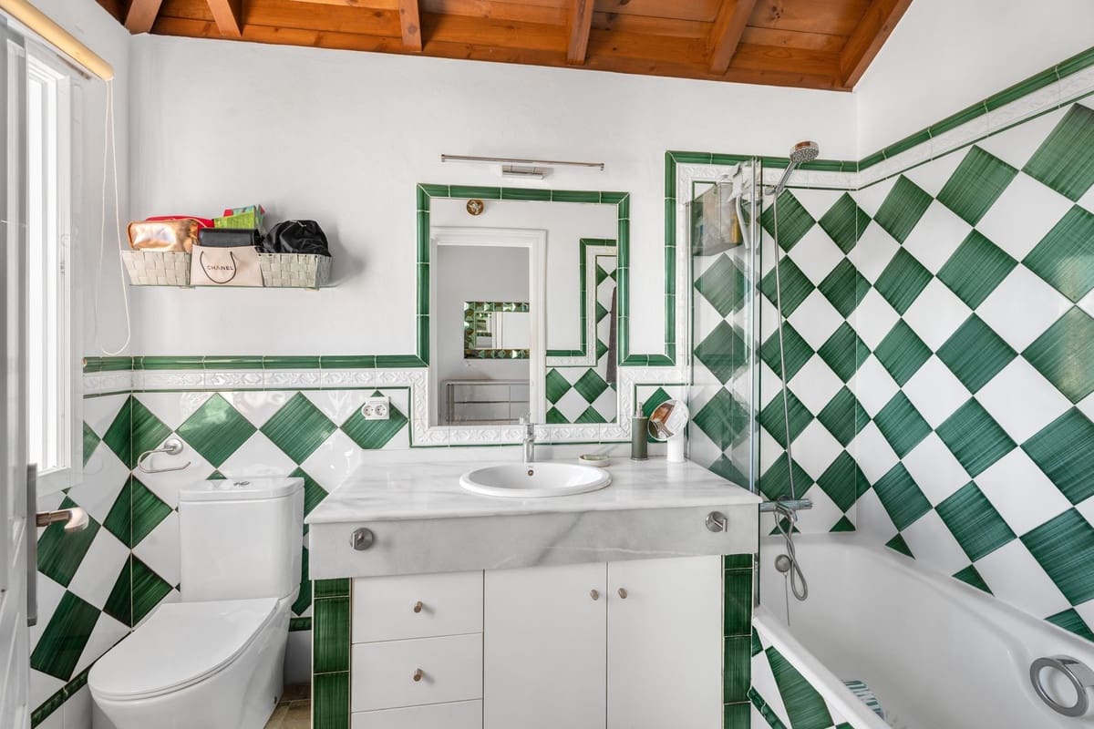 3 slaapkamer Huis te koop in Golden Mile met zwembad garage - € 1.250.000 (Ref: 9628087)