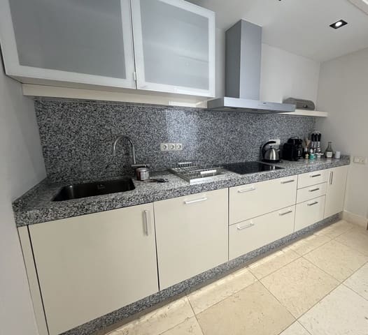 2 soverom Leilighet til salgs i Los Monteros, Marbella med svømmebasseng garasje - € 610 000 (Ref: 9628088)