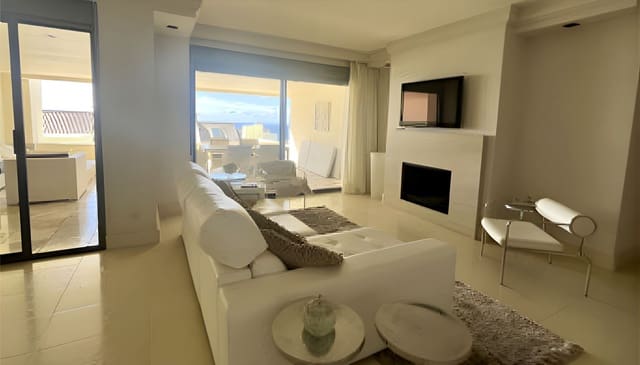 2 soverom Leilighet til salgs i Los Monteros, Marbella med svømmebasseng garasje - € 610 000 (Ref: 9628088)