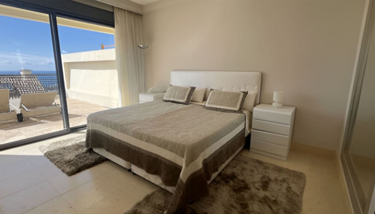 2 soverom Leilighet til salgs i Los Monteros med svømmebasseng garasje - € 610 000 (Ref: 9628088)