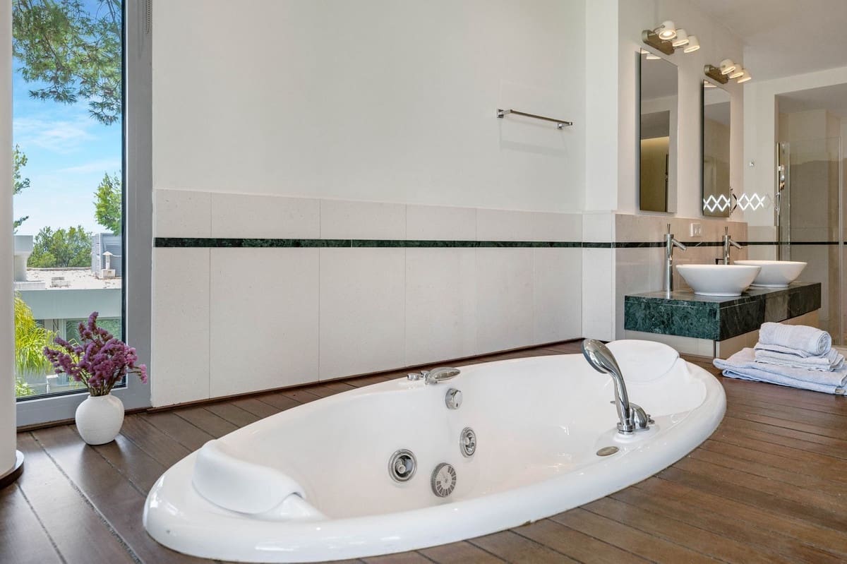 2 sovrum Semi-fristående Villa till salu i Marbella med pool garage - 1 550 000 € (Ref: 9628090)