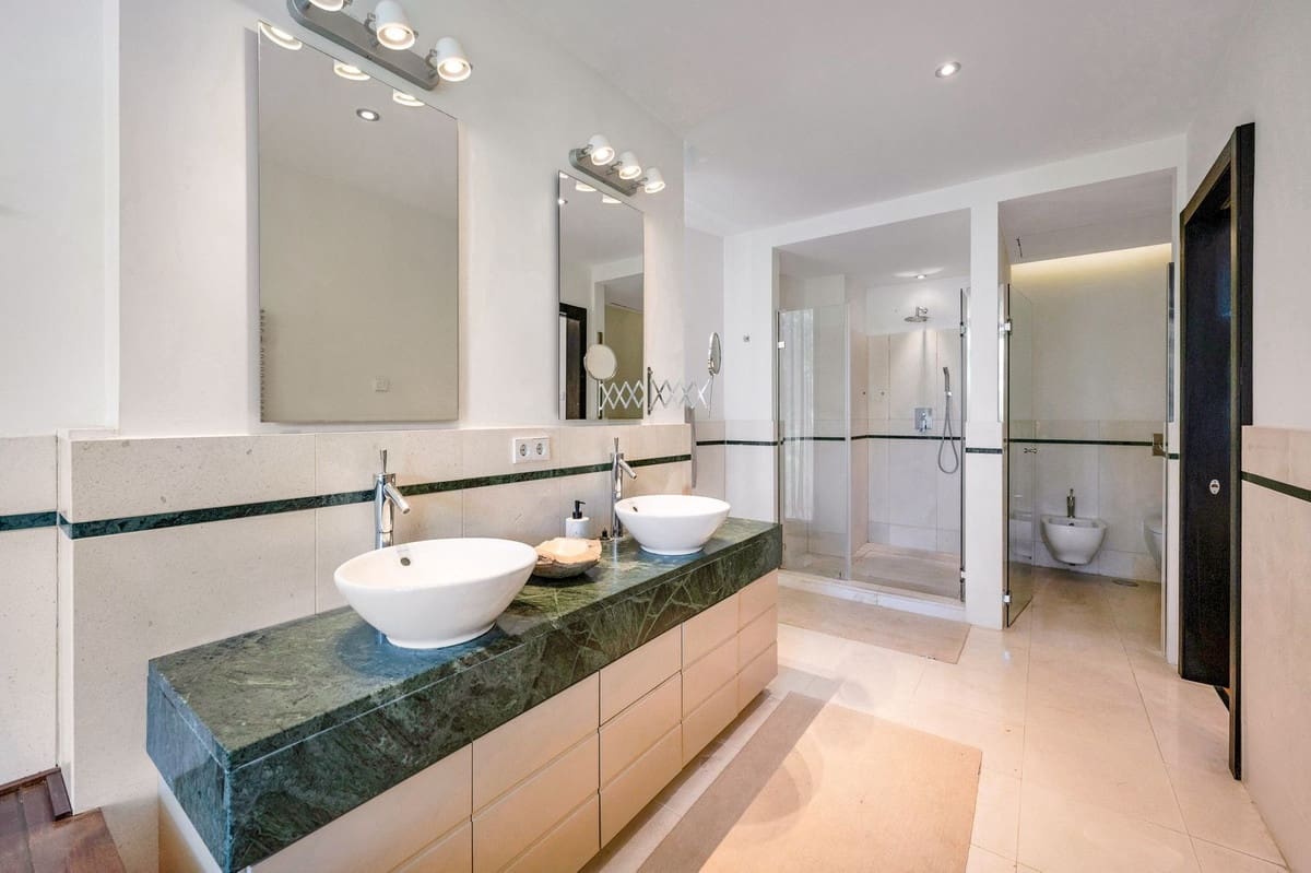 2 sovrum Semi-fristående Villa till salu i Marbella med pool garage - 1 550 000 € (Ref: 9628090)