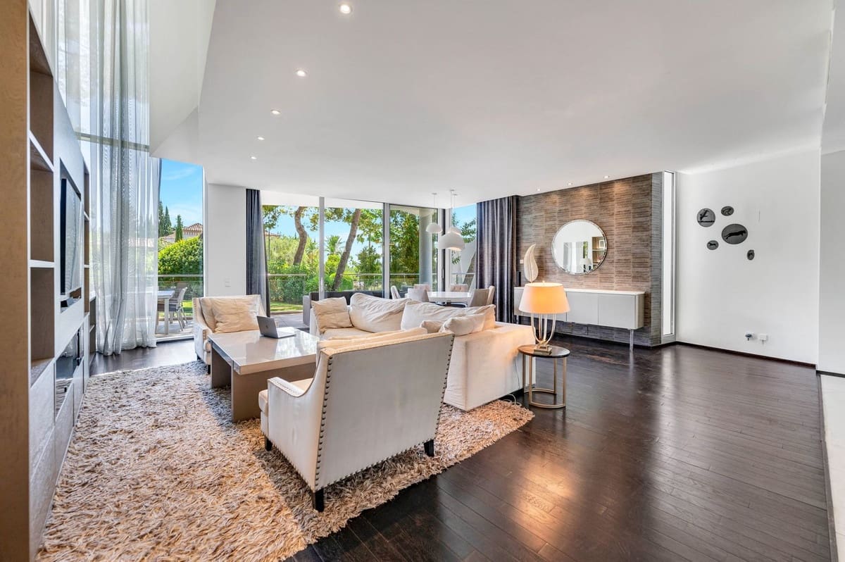 2 sovrum Semi-fristående Villa till salu i Marbella med pool garage - 1 550 000 € (Ref: 9628090)