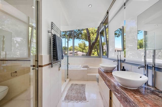   2 soveværelse   ferieSemi-Rækkehus i Marbella med   swimmingpool  garage  - € 6.500 (Ref: 9628091)