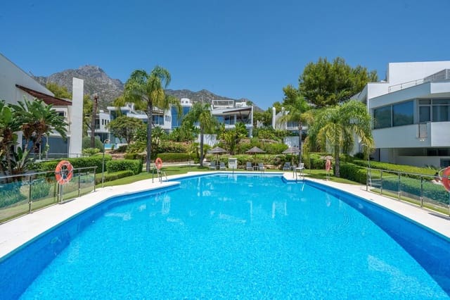 2 soverom Kjedet enebolig til salgs i Marbella med svømmebasseng garasje - € 6 500 (Ref: 9628091)