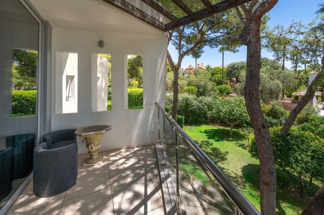 2 soverom Kjedet enebolig til salgs i Marbella med svømmebasseng garasje - € 6 500 (Ref: 9628091)