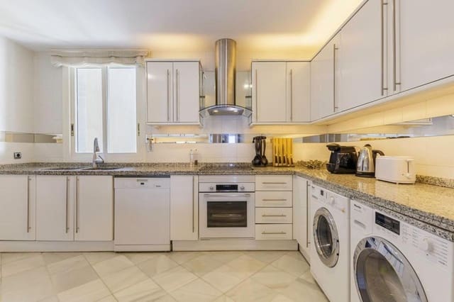 3 soveværelse Lejlighed til salg i Puerto Banus, Marbella med swimmingpool garage - € 5.100.000 (Ref: 9650596)