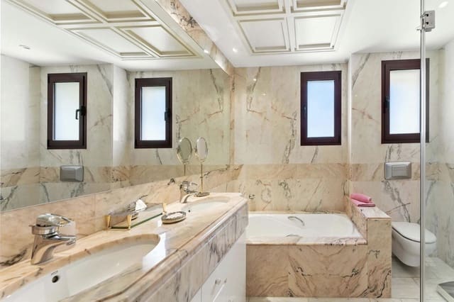 2 chambre Appartement à vendre à Costalita, Estepona avec piscine garage - 1 490 000 € (Ref: 9672083)