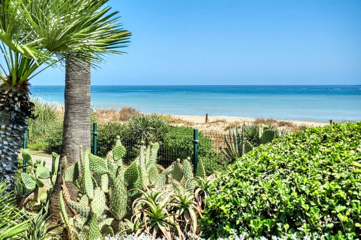 2 bedroom Apartment for sale in Costalita with pool garage - € 1,490,000 (Ref: 9672083)