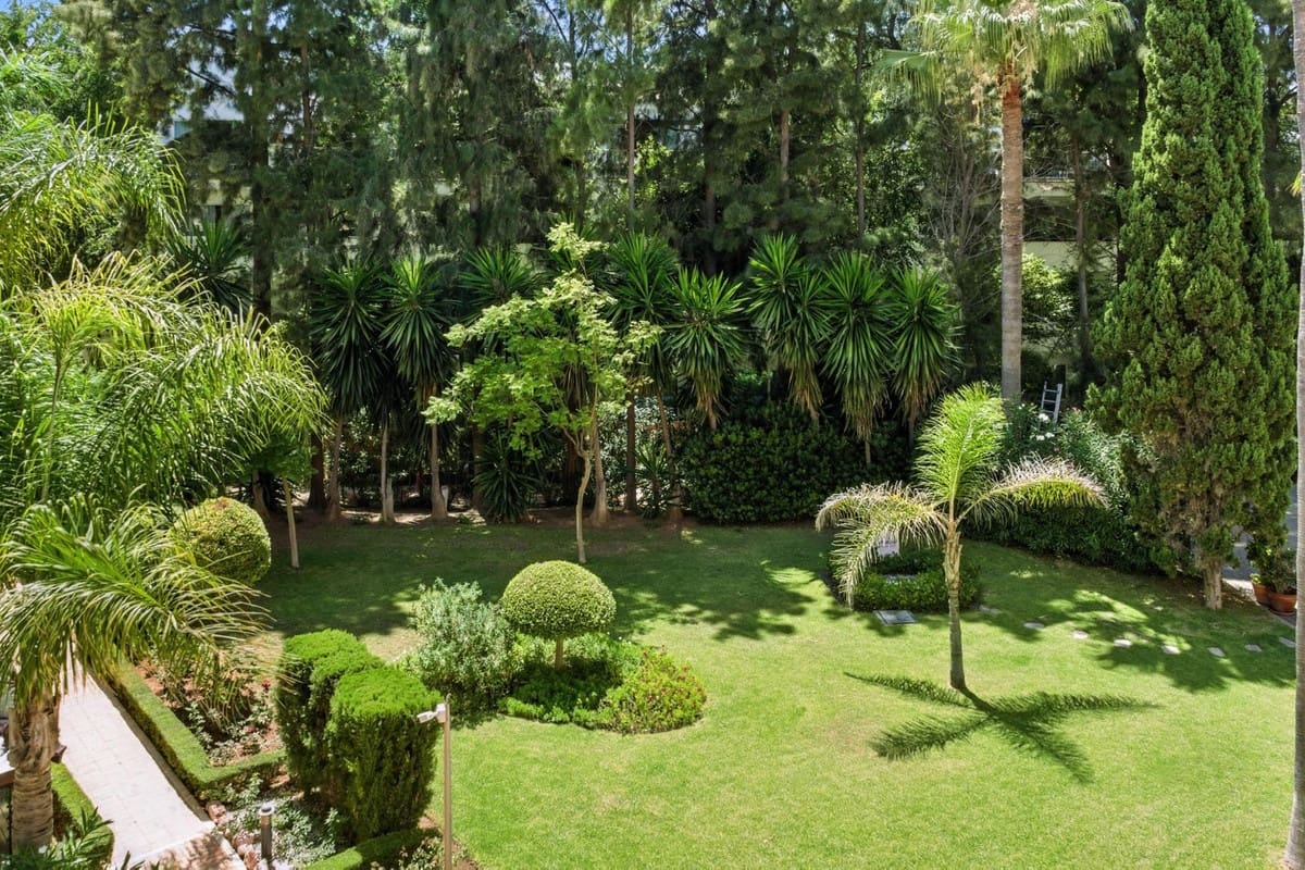 2 bedroom Apartment for sale in Costalita with pool garage - € 1,490,000 (Ref: 9672083)