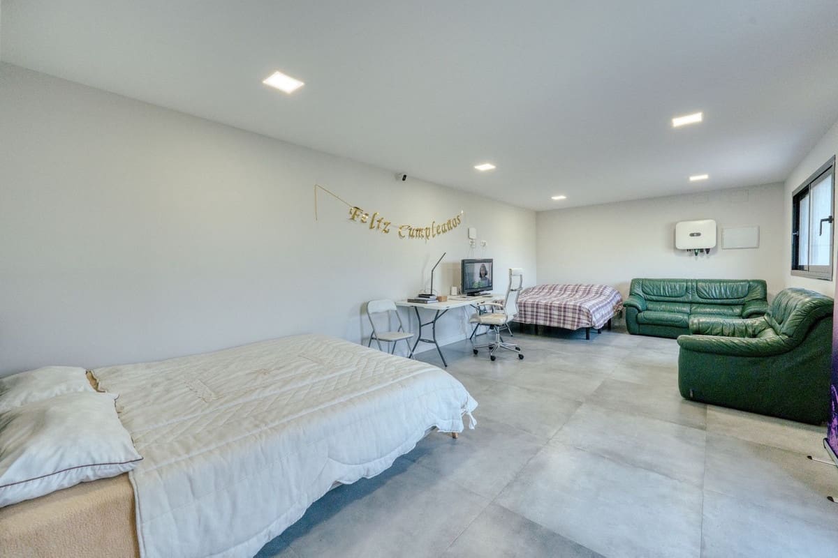 4 bedroom Villa for sale in Istan - € 1,490,000 (Ref: 9681428)