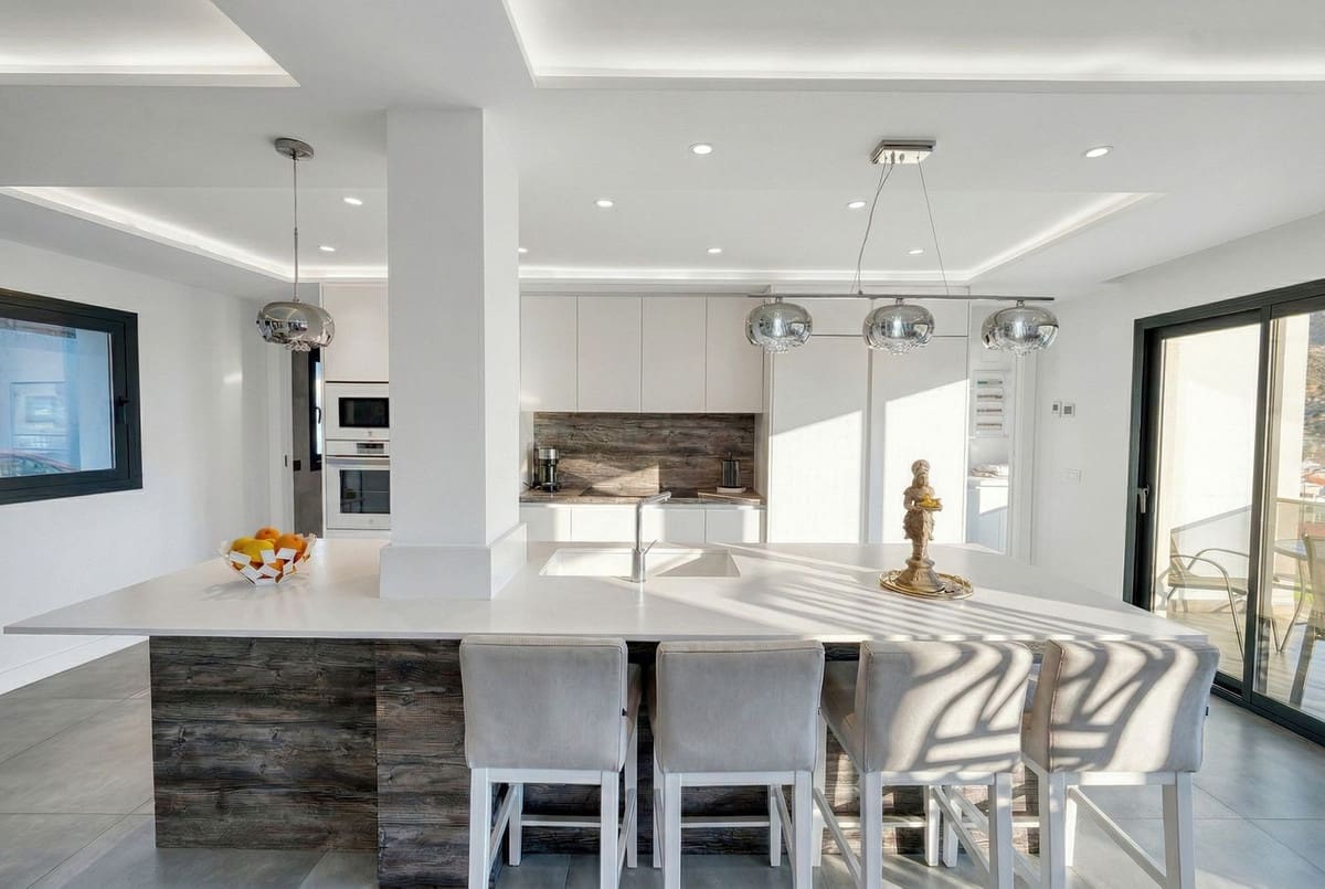 4 bedroom Villa for sale in Istan - € 1,490,000 (Ref: 9681428)