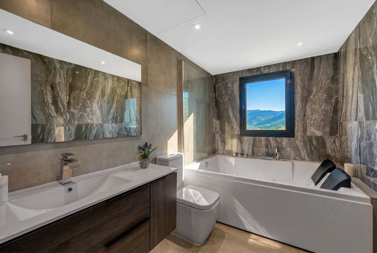 4 bedroom Villa for sale in Istan - € 1,490,000 (Ref: 9681428)