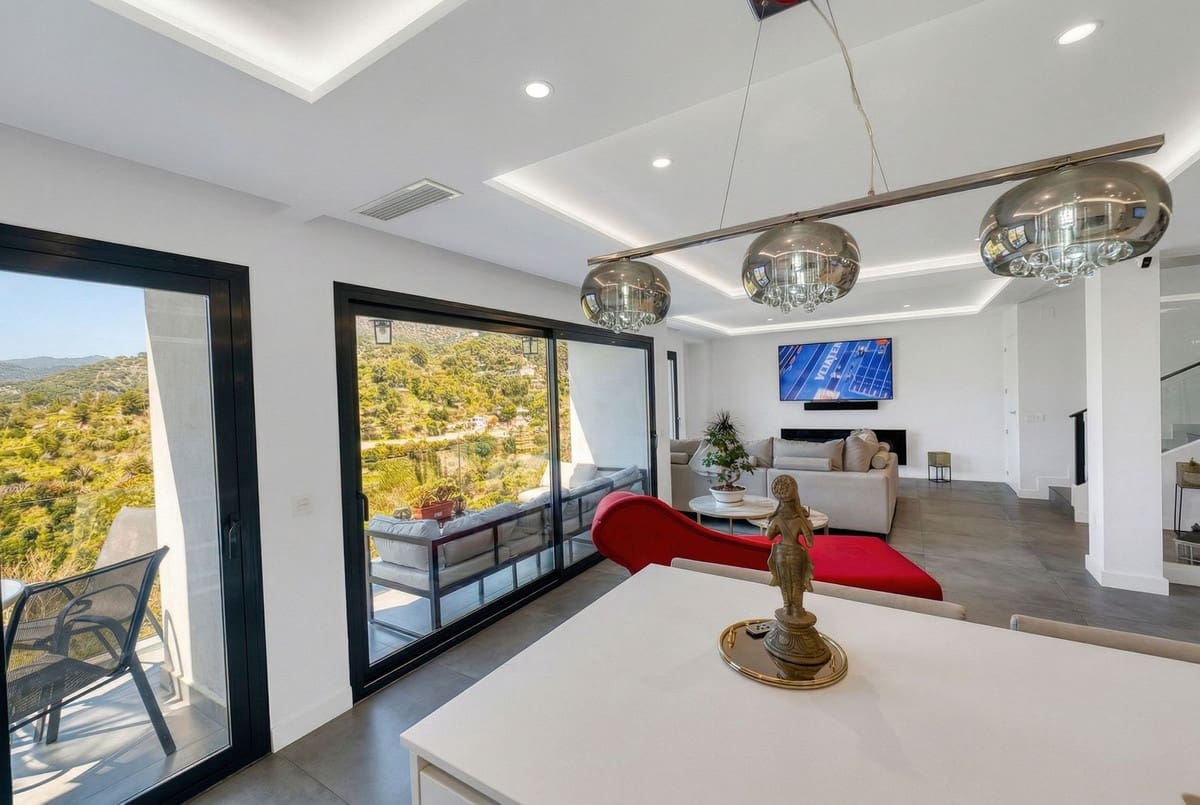 4 bedroom Villa for sale in Istan - € 1,490,000 (Ref: 9681428)