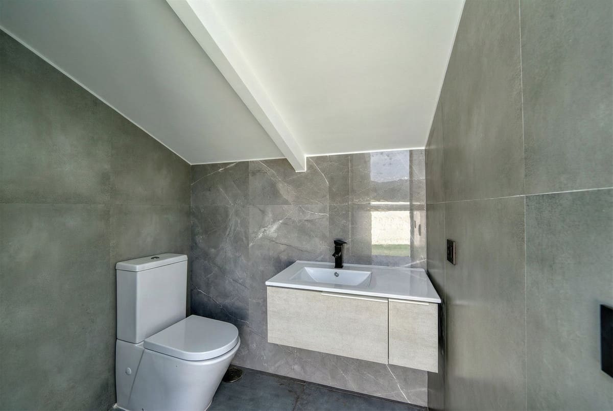 4 quarto Moradia para venda em Istan - 1 490 000 € (Ref: 9681428)