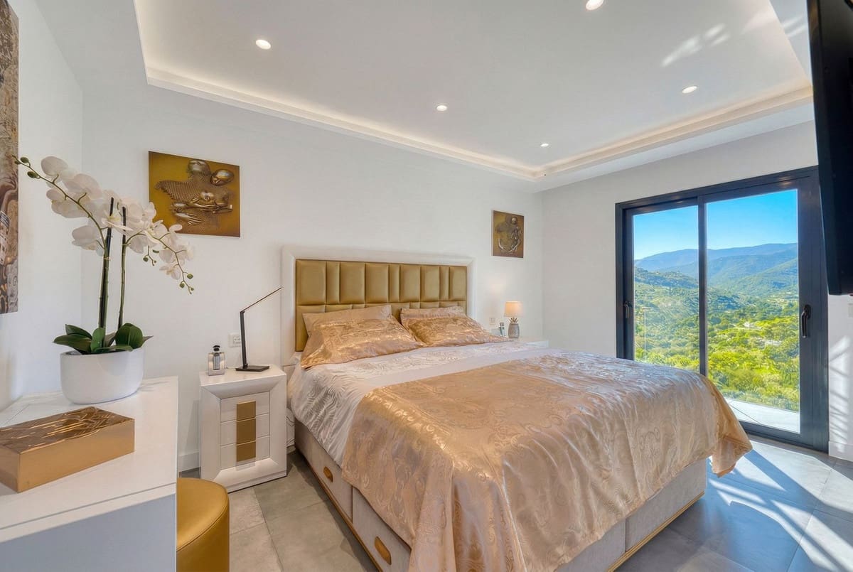 4 quarto Moradia para venda em Istan - 1 490 000 € (Ref: 9681428)