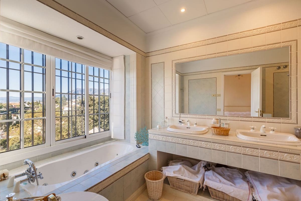 Chalet de 5 habitaciones en El Rosario en venta con piscina garaje - 3.250.000 € (Ref: 9694322)