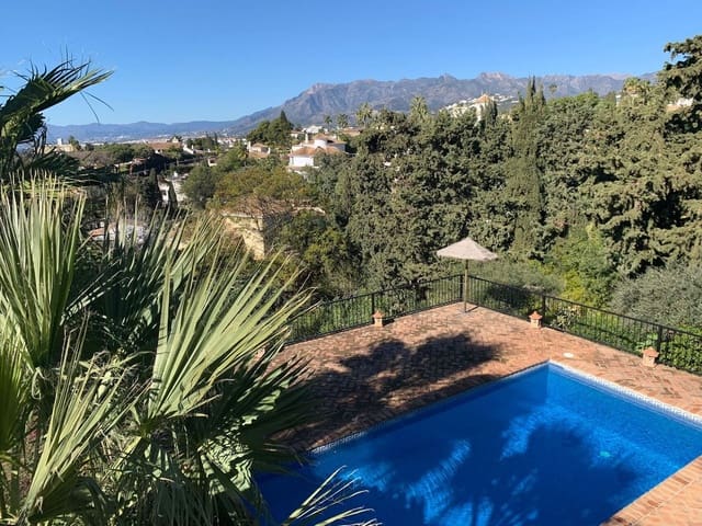 Chalet de 5 habitaciones en El Rosario, Marbella en venta con piscina garaje - 3.250.000 € (Ref: 9694322)