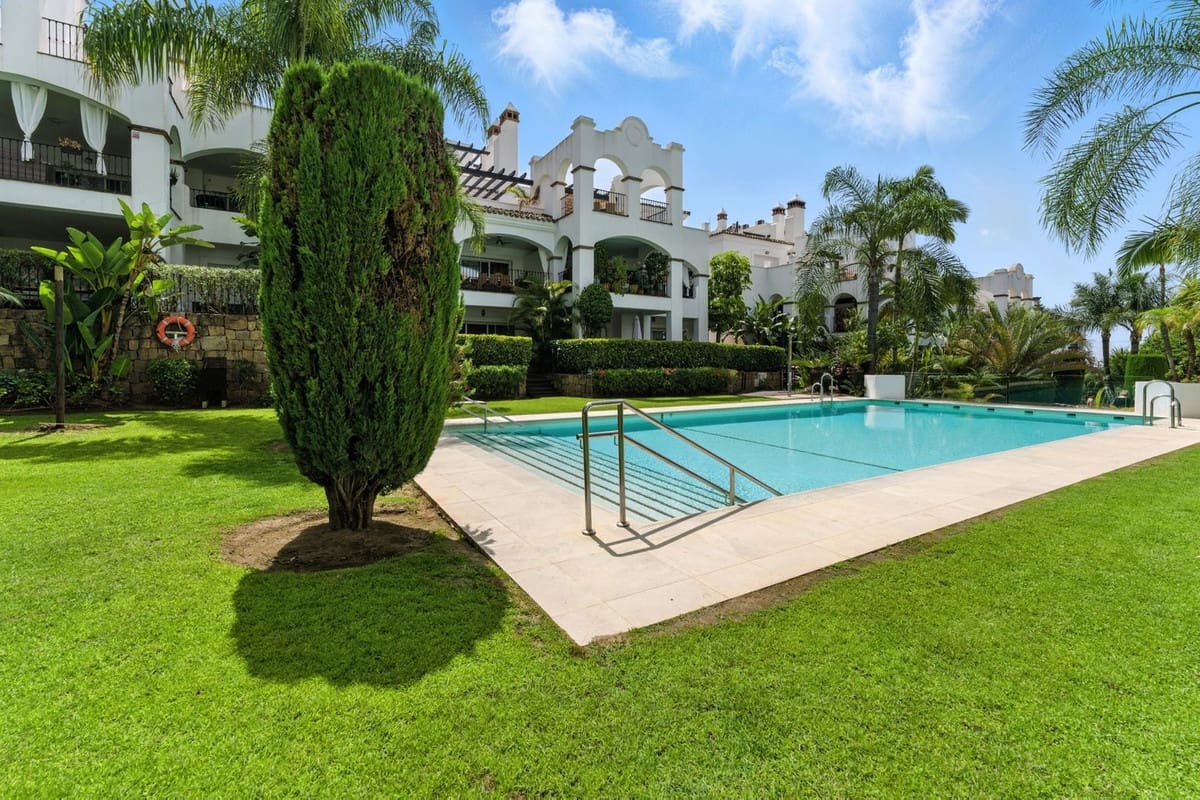 Apartamento de 4 habitaciones en Marbella en alquiler vacacional con piscina garaje - 5.000 € (Ref: 9719399)