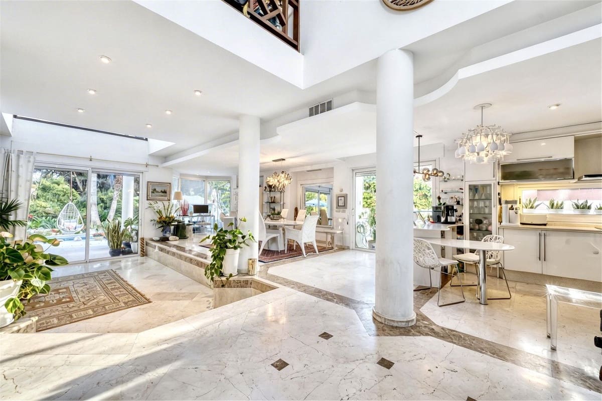 4 Zimmer Villa zu verkaufen in New Golden Mile mit Pool Garage - 2.950.000 € (Ref: 9747741)