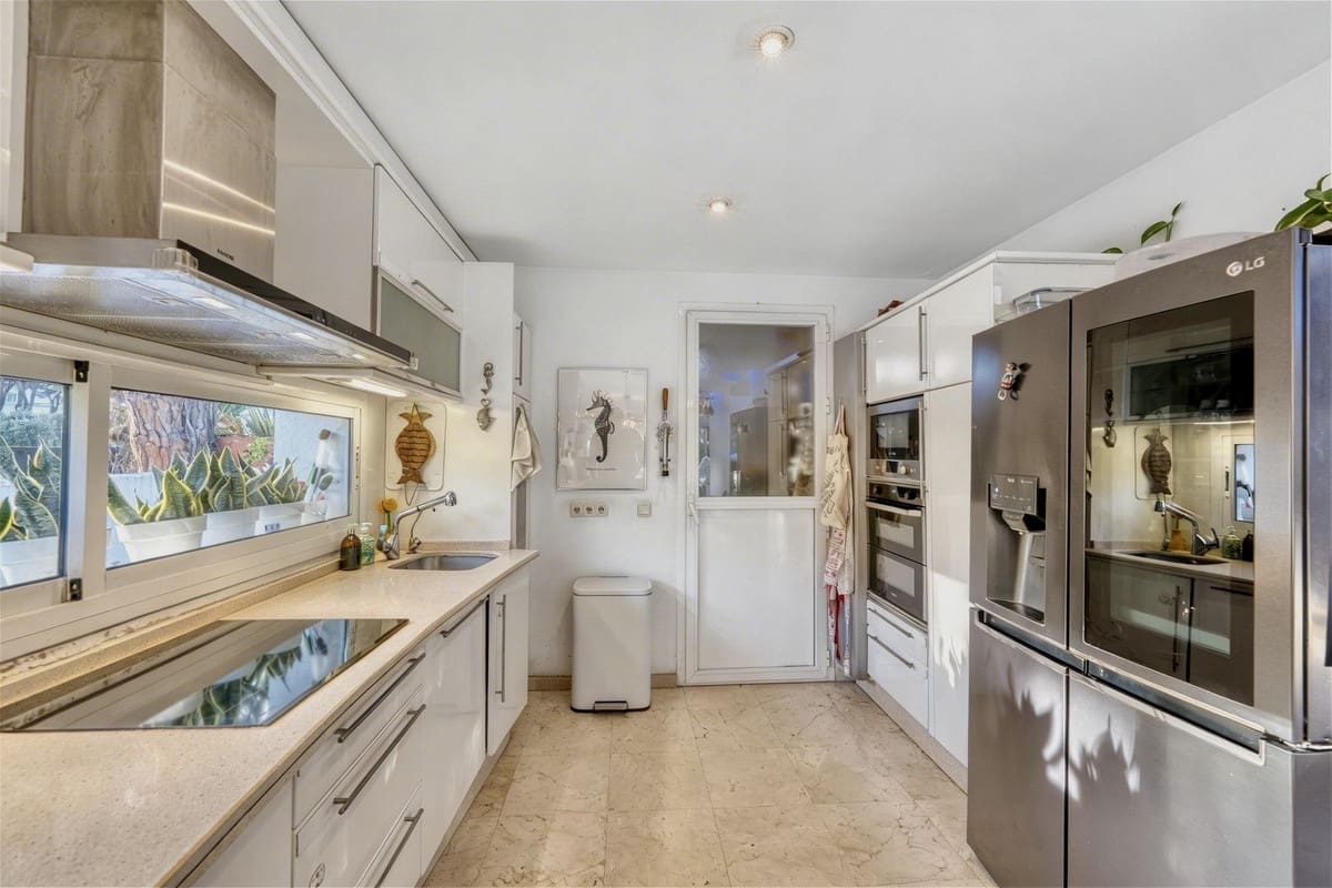 4 Zimmer Villa zu verkaufen in New Golden Mile mit Pool Garage - 2.950.000 € (Ref: 9747741)