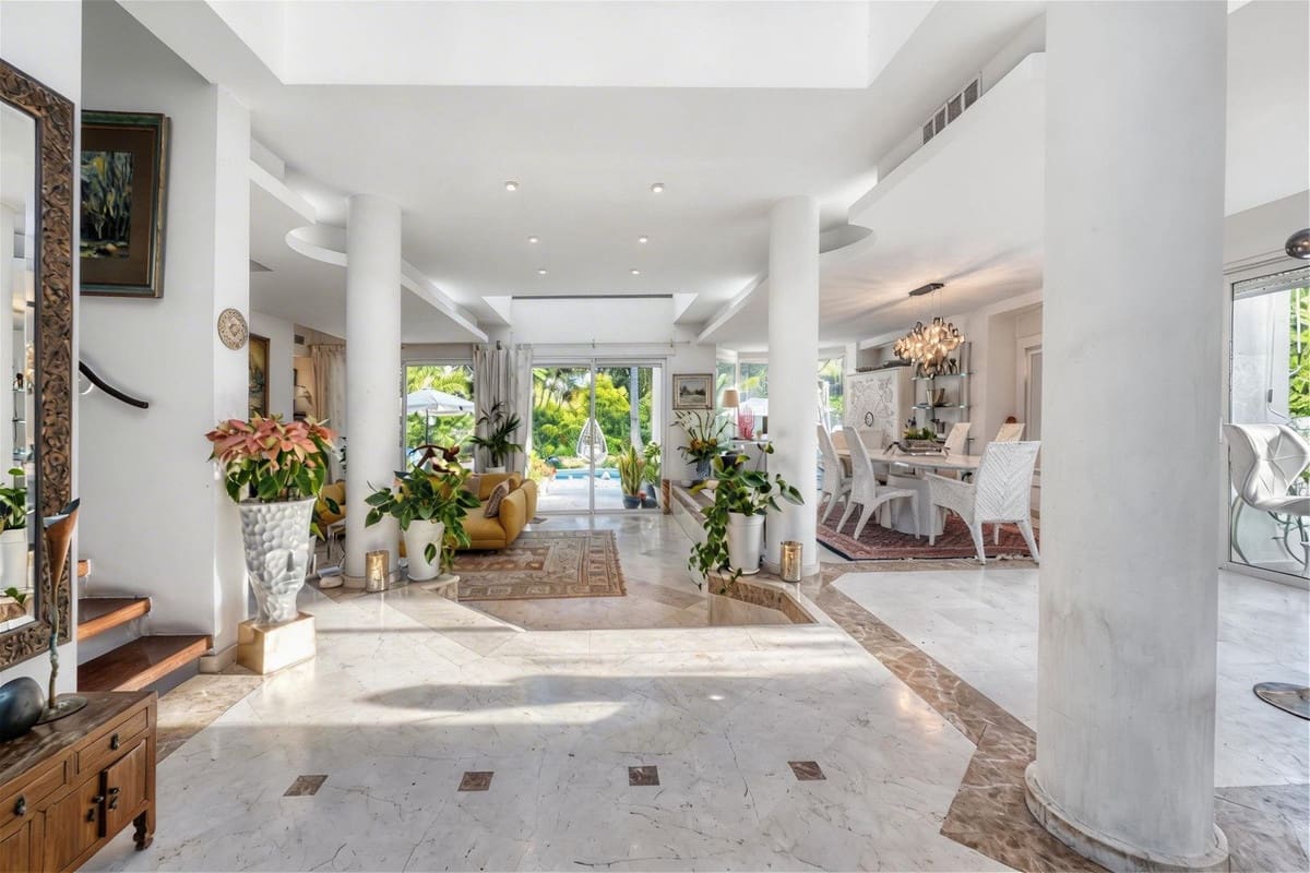 4 Zimmer Villa zu verkaufen in New Golden Mile mit Pool Garage - 2.950.000 € (Ref: 9747741)