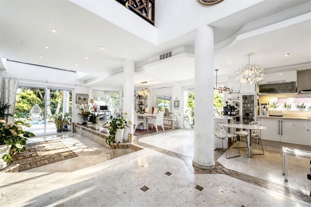 Chalet de 4 habitaciones en New Golden Mile, Estepona en venta con piscina garaje - 2.950.000 € (Ref: 9747741)
