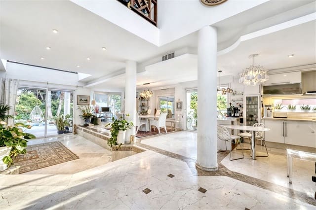 Chalet de 4 habitaciones en New Golden Mile, Estepona en venta con piscina garaje - 2.950.000 € (Ref: 9747741)
