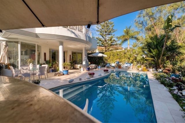 Chalet de 4 habitaciones en New Golden Mile, Estepona en venta con piscina garaje - 2.950.000 € (Ref: 9747741)