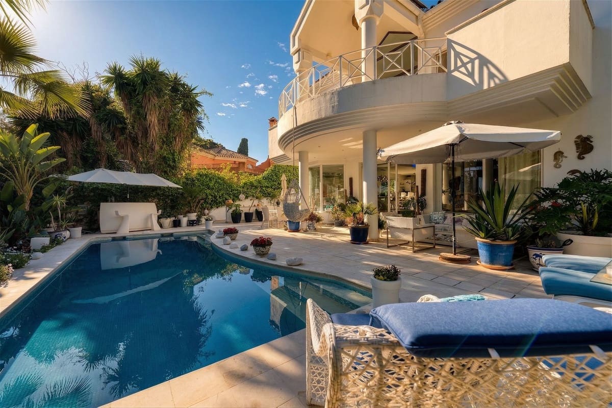 4 Zimmer Villa zu verkaufen in New Golden Mile mit Pool Garage - 2.950.000 € (Ref: 9747741)