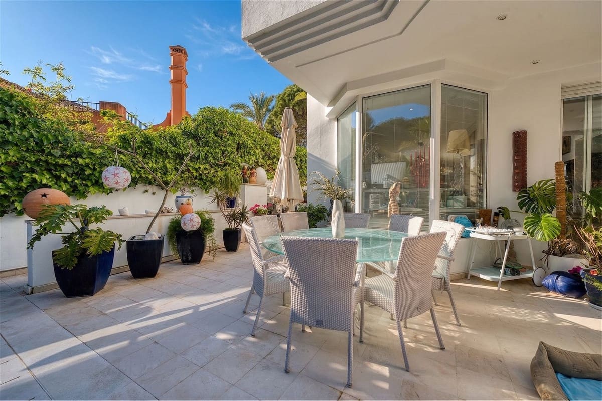 4 Zimmer Villa zu verkaufen in New Golden Mile mit Pool Garage - 2.950.000 € (Ref: 9747741)