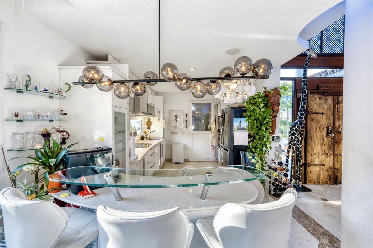 4 Zimmer Villa zu verkaufen in New Golden Mile mit Pool Garage - 2.950.000 € (Ref: 9747741)