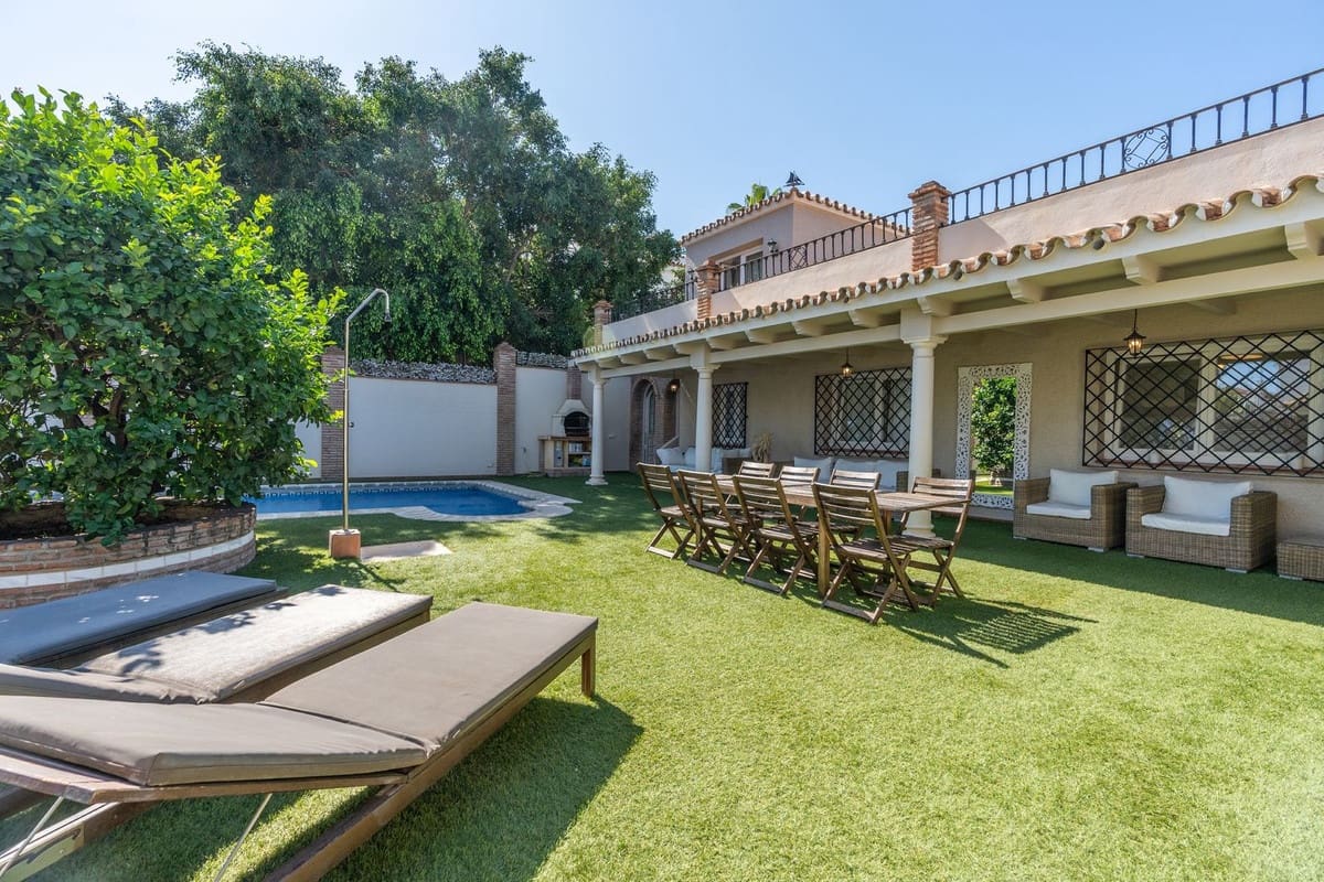 5 bedroom Villa for sale in San Pedro de Alcantara with pool garage - € 1,950,000 (Ref: 9772769)