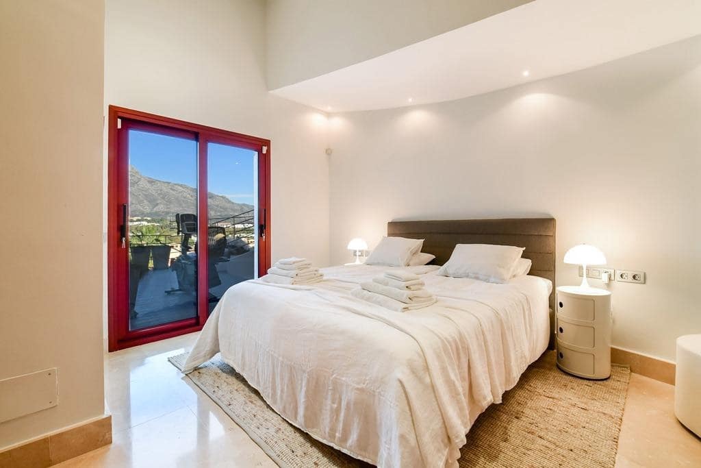 7 soverom Villa til salgs i Nueva Andalucia med svømmebasseng - € 4 400 000 (Ref: 9777731)