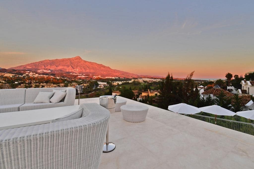 7 soverom Villa til salgs i Nueva Andalucia med svømmebasseng - € 4 400 000 (Ref: 9777731)