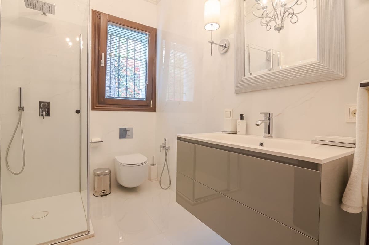 5 bedroom Villa for holiday rental in Marbella with pool - € 25,000 (Ref: 9807552)