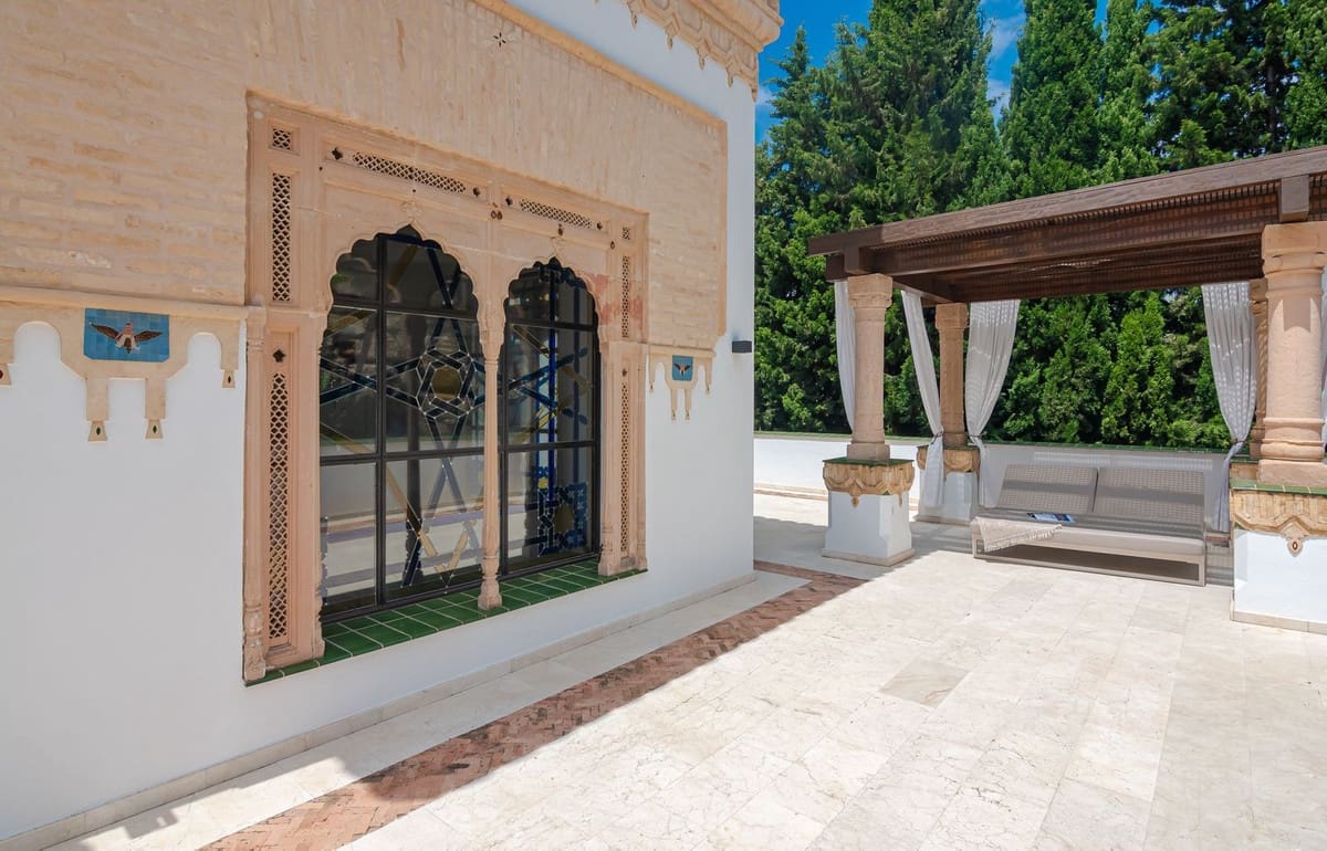 5 bedroom Villa for holiday rental in Marbella with pool - € 25,000 (Ref: 9807552)