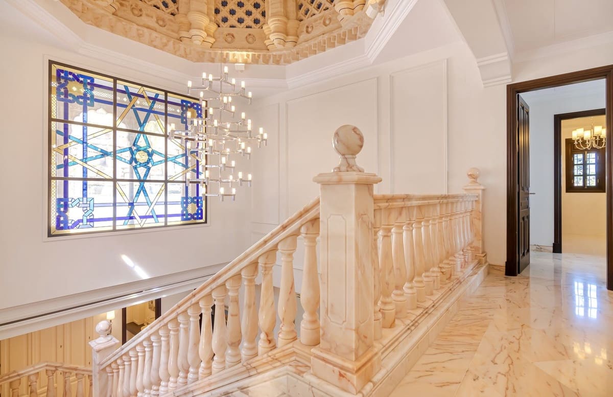 5 bedroom Villa for holiday rental in Marbella with pool - € 25,000 (Ref: 9807552)