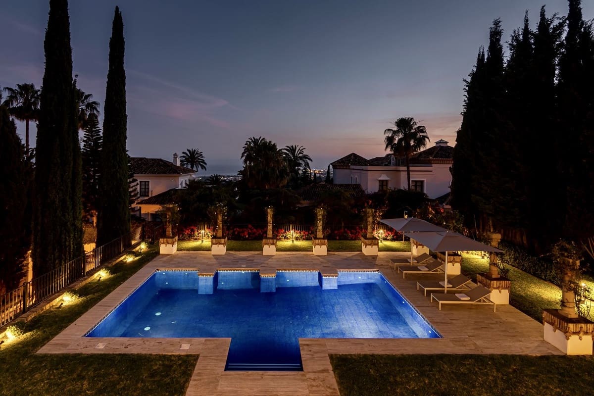 5 bedroom Villa for holiday rental in Marbella with pool - € 25,000 (Ref: 9807552)